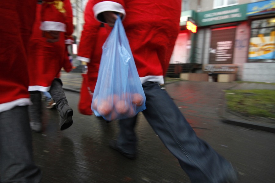 "Дед Мороз вместо честных выборов": фоторепортаж "Нового Калининграда.Ru"